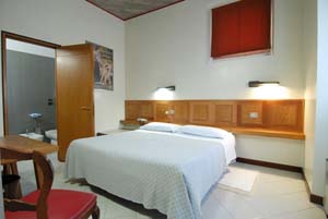 Classic single with private facilities (shower), and breakfast